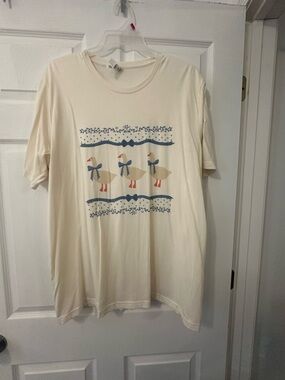Cream Vintage Graphic Tee with Blue Floral & Duck Design